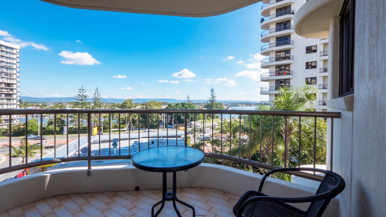 Aristocrat Apartments Gold Coast Exterior photo