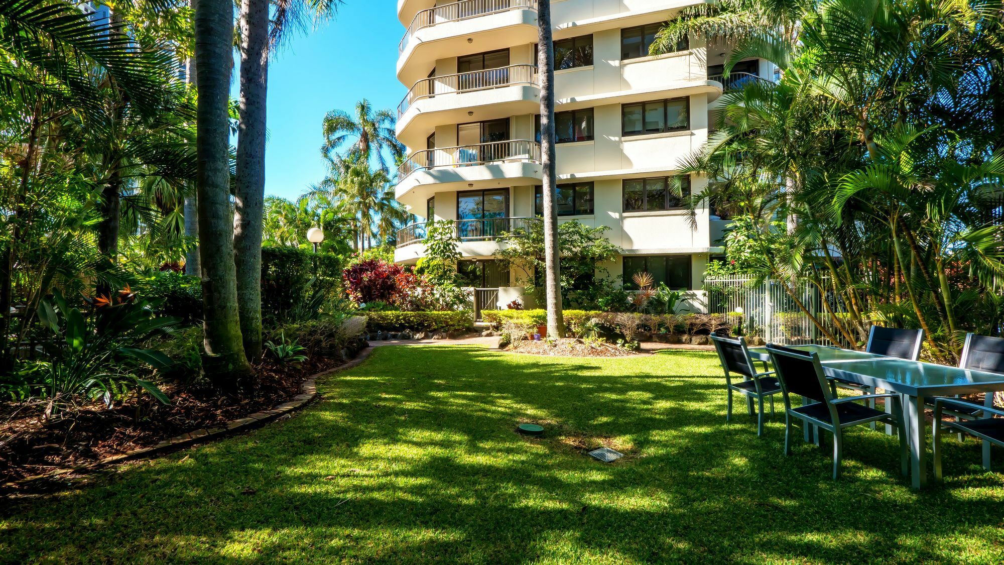 Aristocrat Apartments Gold Coast Exterior photo